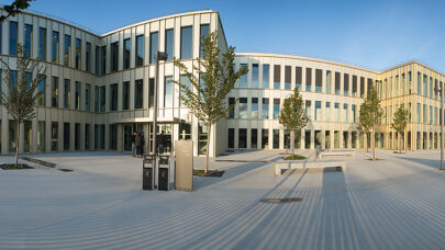 Avec JLL, HEC Paris ouvre son campus « sur le monde »